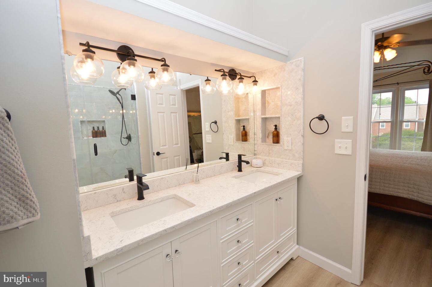 12319 FOX LAKE CT, FAIRFAX, Virginia 22033, 3 Bedrooms Bedrooms, ,2 BathroomsBathrooms,Residential,For sale,12319 FOX LAKE CT,VAFX2240426 MLS # VAFX2240426