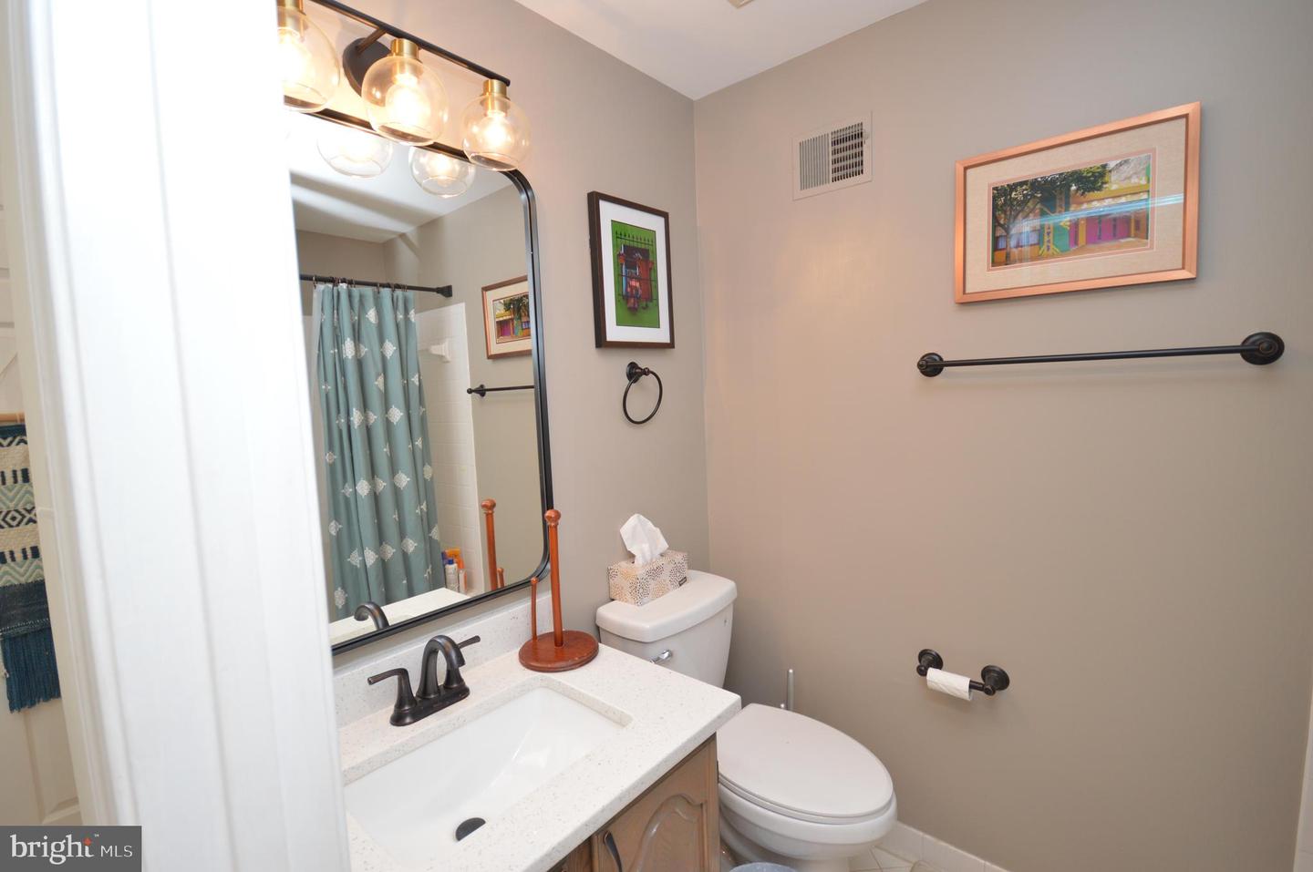 12319 FOX LAKE CT, FAIRFAX, Virginia 22033, 3 Bedrooms Bedrooms, ,2 BathroomsBathrooms,Residential,For sale,12319 FOX LAKE CT,VAFX2240426 MLS # VAFX2240426
