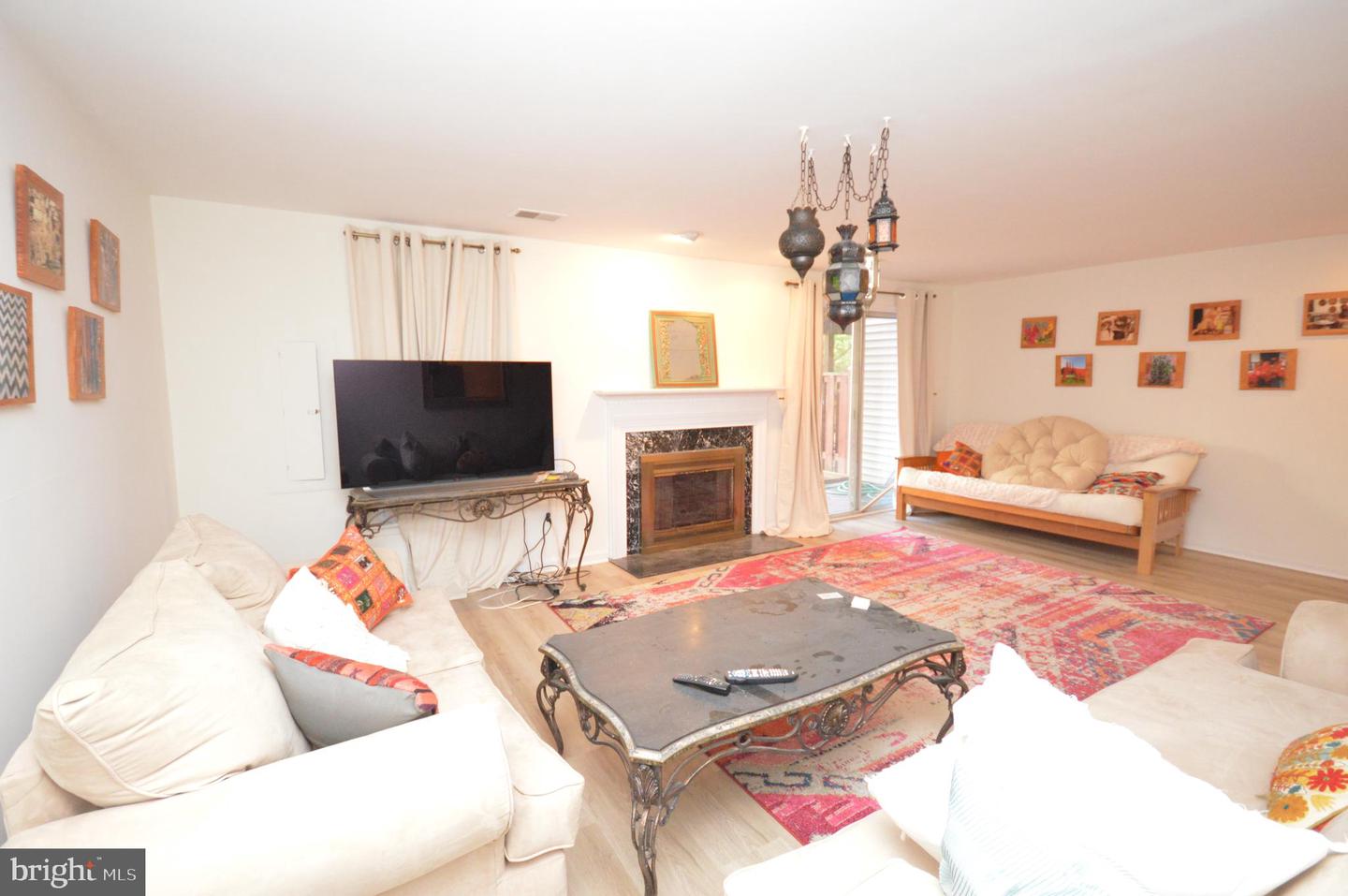 12319 FOX LAKE CT, FAIRFAX, Virginia 22033, 3 Bedrooms Bedrooms, ,2 BathroomsBathrooms,Residential,For sale,12319 FOX LAKE CT,VAFX2240426 MLS # VAFX2240426