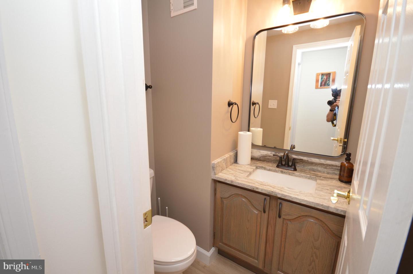 12319 FOX LAKE CT, FAIRFAX, Virginia 22033, 3 Bedrooms Bedrooms, ,2 BathroomsBathrooms,Residential,For sale,12319 FOX LAKE CT,VAFX2240426 MLS # VAFX2240426