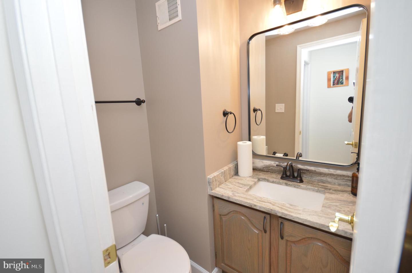 12319 FOX LAKE CT, FAIRFAX, Virginia 22033, 3 Bedrooms Bedrooms, ,2 BathroomsBathrooms,Residential,For sale,12319 FOX LAKE CT,VAFX2240426 MLS # VAFX2240426
