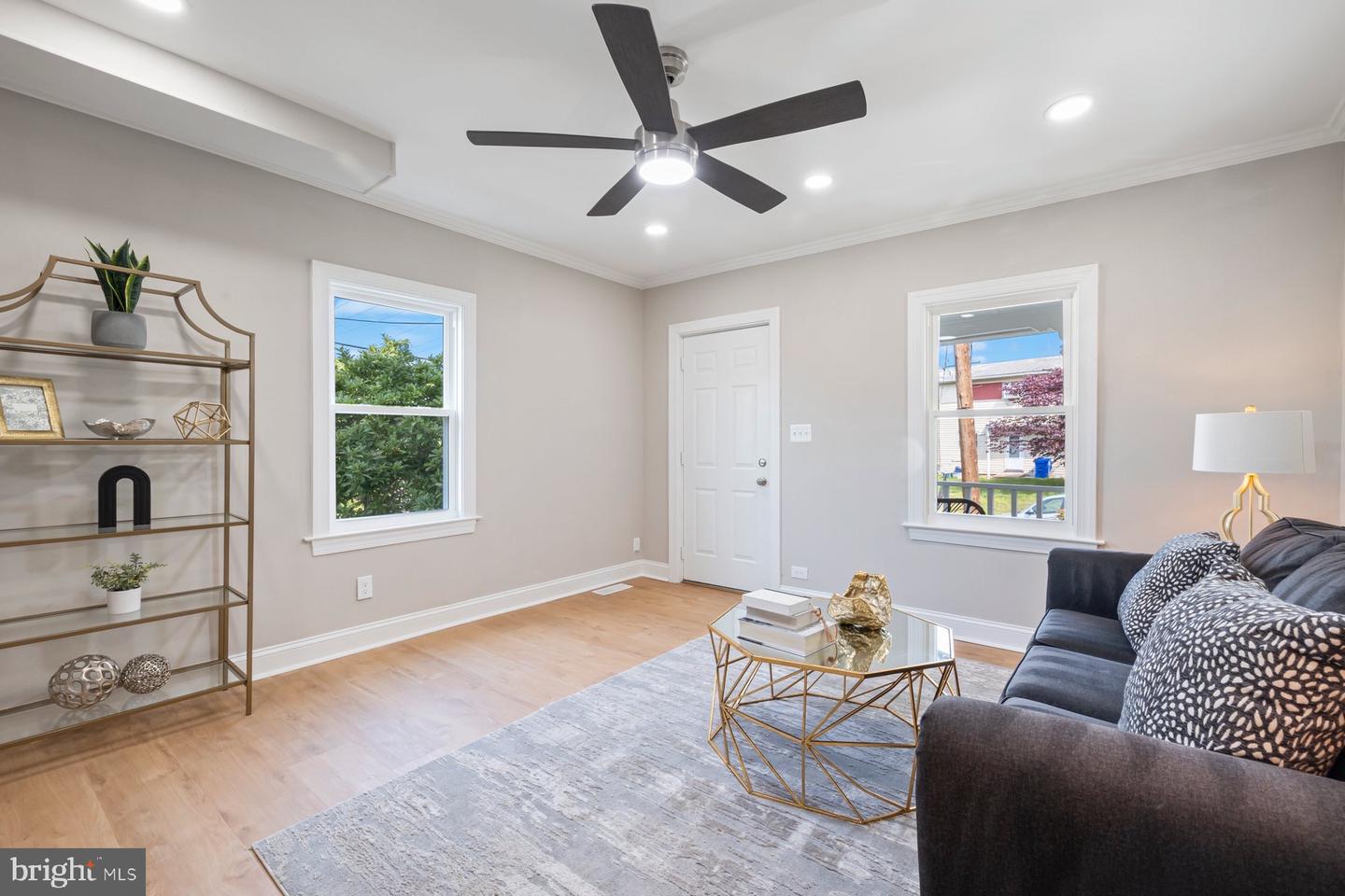 4914 22ND ST N, ARLINGTON, Virginia 22207, 2 Bedrooms Bedrooms, ,2 BathroomsBathrooms,Residential,For sale,4914 22ND ST N,VAAR2057348 MLS # VAAR2057348