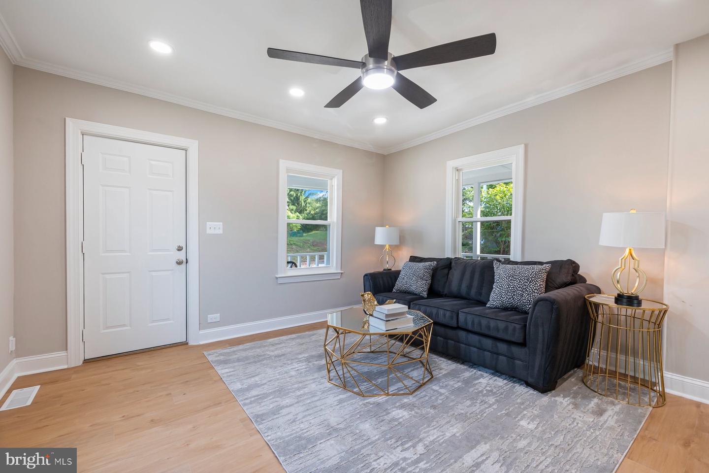 4914 22ND ST N, ARLINGTON, Virginia 22207, 2 Bedrooms Bedrooms, ,2 BathroomsBathrooms,Residential,For sale,4914 22ND ST N,VAAR2057348 MLS # VAAR2057348