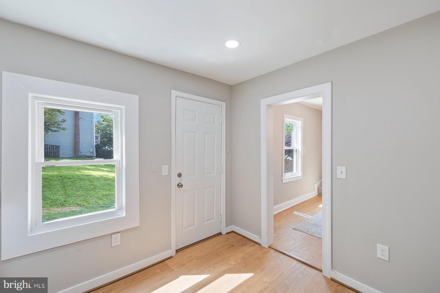 4914 22ND ST N, ARLINGTON, Virginia 22207, 2 Bedrooms Bedrooms, ,2 BathroomsBathrooms,Residential,For sale,4914 22ND ST N,VAAR2057348 MLS # VAAR2057348