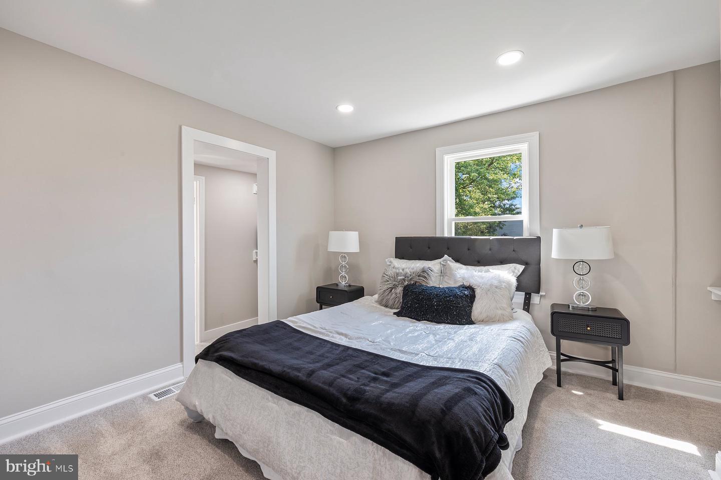 4914 22ND ST N, ARLINGTON, Virginia 22207, 2 Bedrooms Bedrooms, ,2 BathroomsBathrooms,Residential,For sale,4914 22ND ST N,VAAR2057348 MLS # VAAR2057348