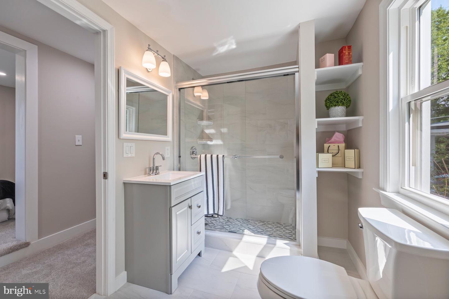 4914 22ND ST N, ARLINGTON, Virginia 22207, 2 Bedrooms Bedrooms, ,2 BathroomsBathrooms,Residential,For sale,4914 22ND ST N,VAAR2057348 MLS # VAAR2057348