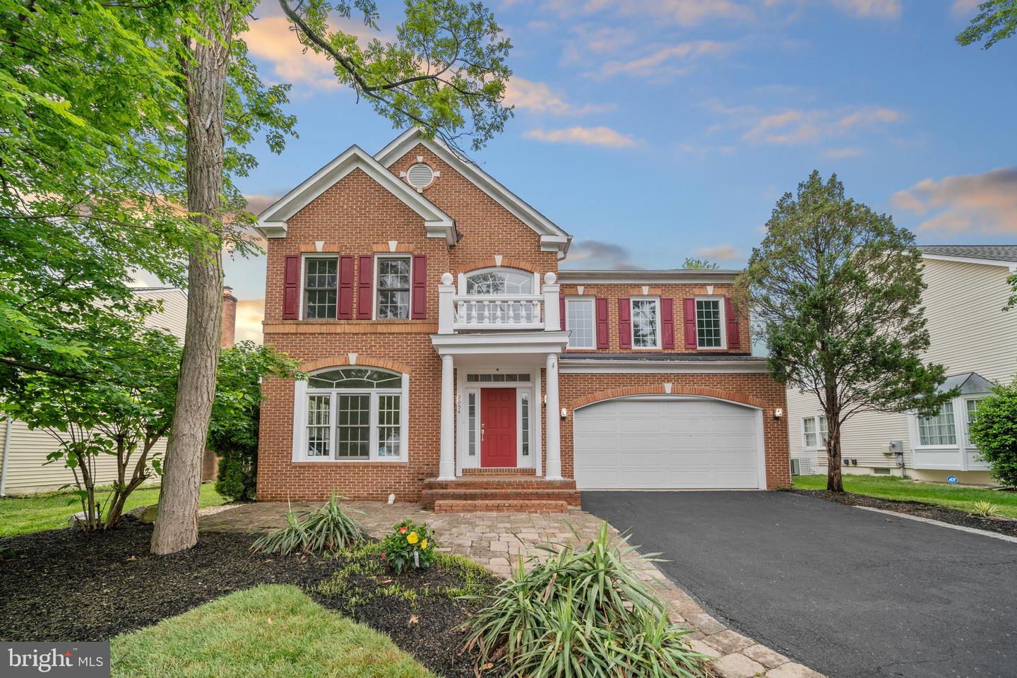 2054 MADRILLON RD, VIENNA, Virginia 22182, 4 Bedrooms Bedrooms, ,4 BathroomsBathrooms,Residential,For sale,2054 MADRILLON RD,VAFX2240190 MLS # VAFX2240190