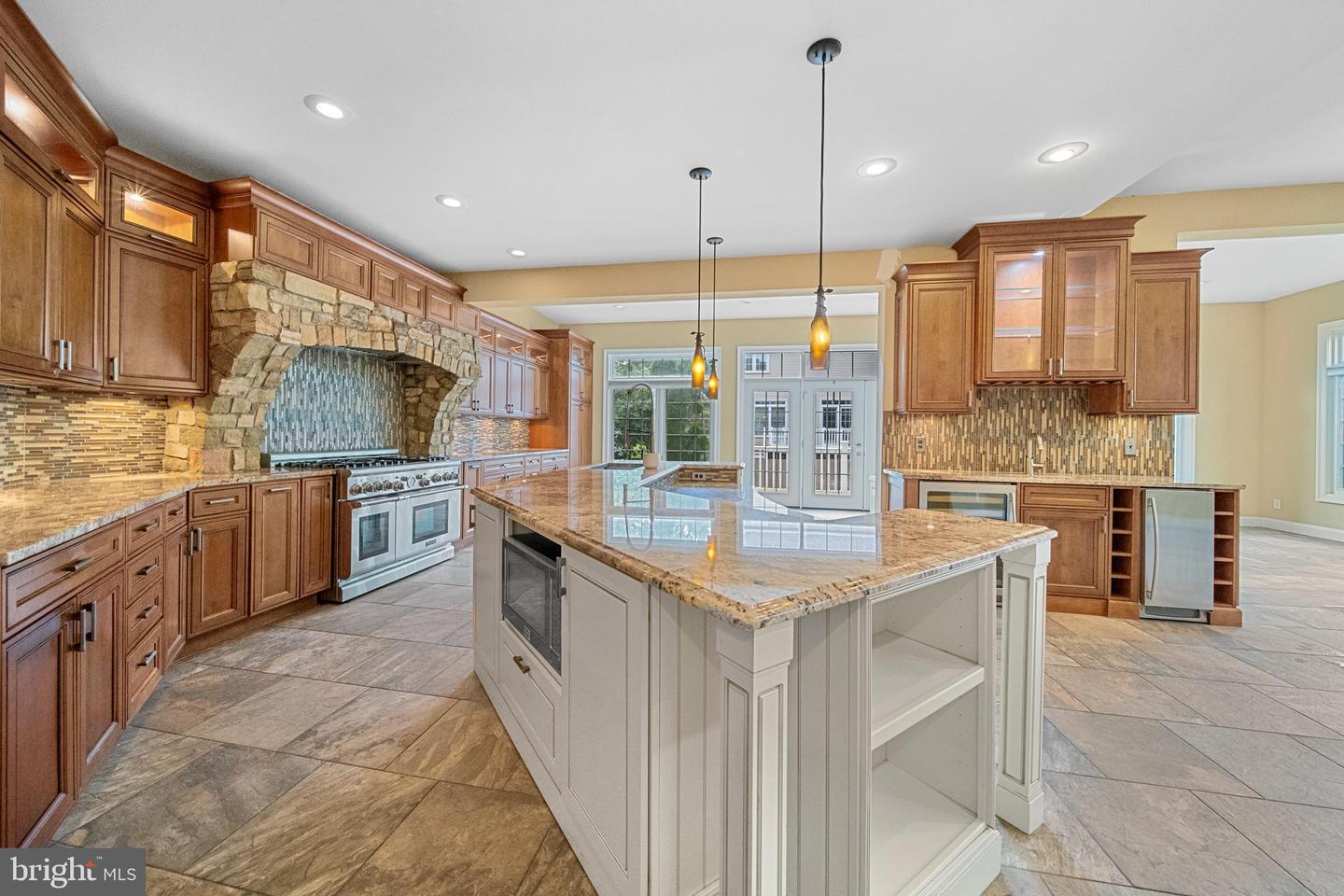 2054 MADRILLON RD, VIENNA, Virginia 22182, 4 Bedrooms Bedrooms, ,4 BathroomsBathrooms,Residential,For sale,2054 MADRILLON RD,VAFX2240190 MLS # VAFX2240190
