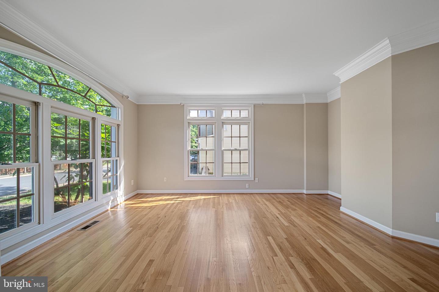 2054 MADRILLON RD, VIENNA, Virginia 22182, 4 Bedrooms Bedrooms, ,4 BathroomsBathrooms,Residential,For sale,2054 MADRILLON RD,VAFX2240190 MLS # VAFX2240190