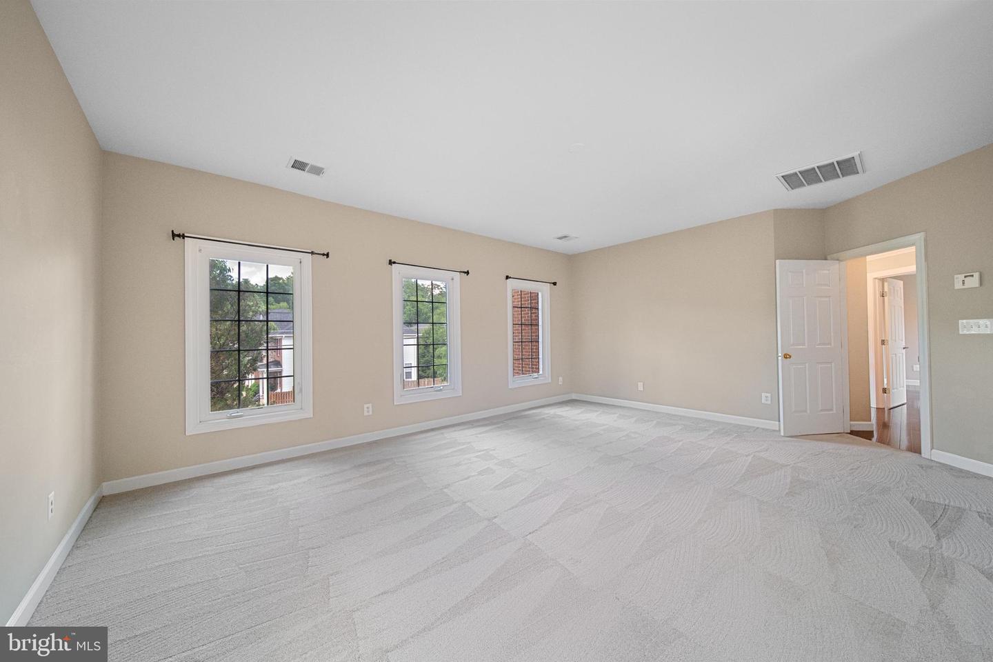 2054 MADRILLON RD, VIENNA, Virginia 22182, 4 Bedrooms Bedrooms, ,4 BathroomsBathrooms,Residential,For sale,2054 MADRILLON RD,VAFX2240190 MLS # VAFX2240190