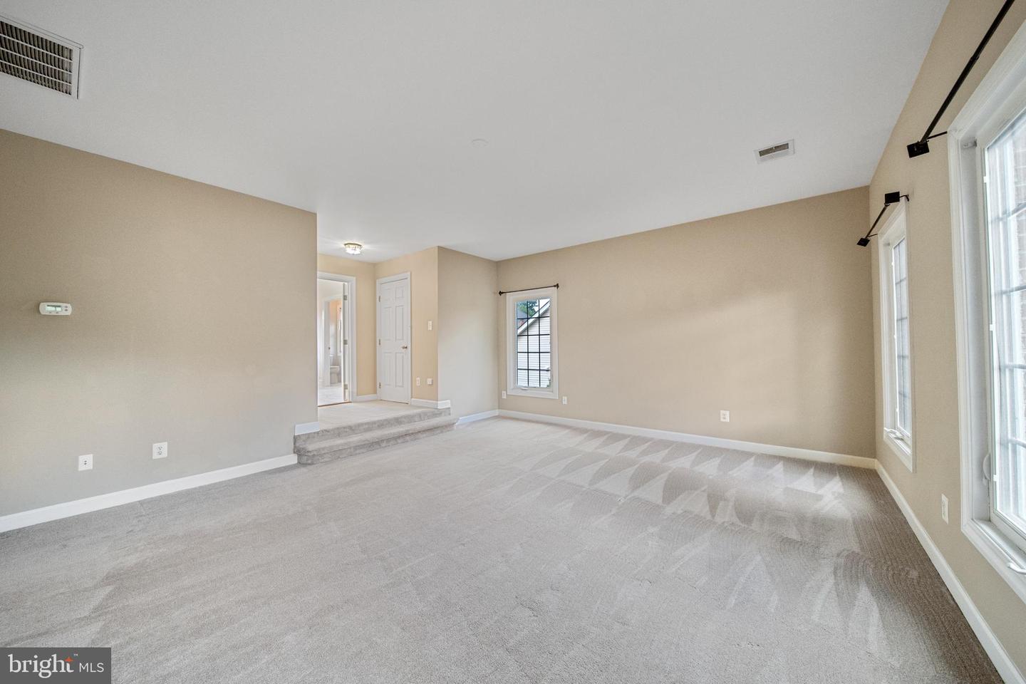 2054 MADRILLON RD, VIENNA, Virginia 22182, 4 Bedrooms Bedrooms, ,4 BathroomsBathrooms,Residential,For sale,2054 MADRILLON RD,VAFX2240190 MLS # VAFX2240190