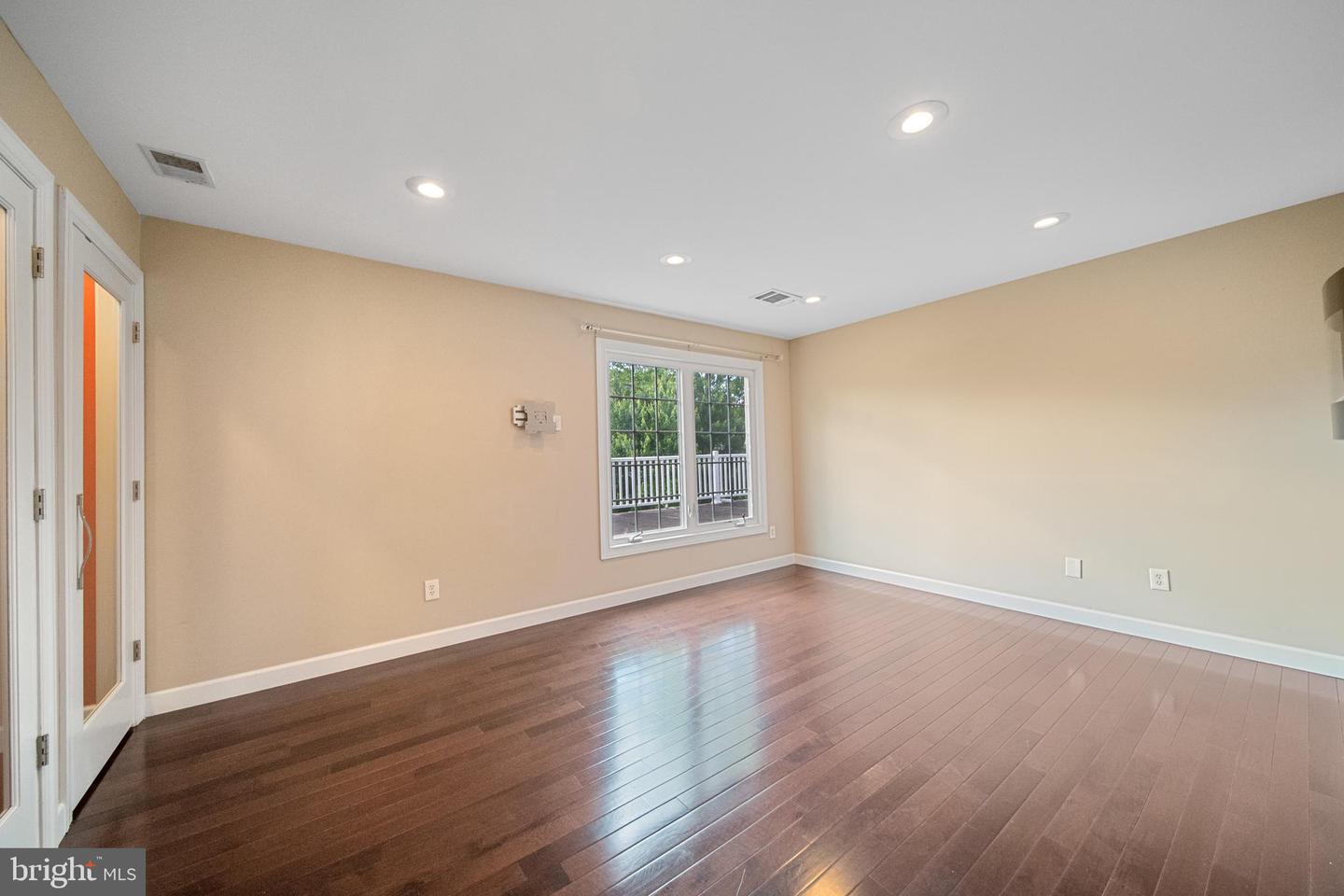 2054 MADRILLON RD, VIENNA, Virginia 22182, 4 Bedrooms Bedrooms, ,4 BathroomsBathrooms,Residential,For sale,2054 MADRILLON RD,VAFX2240190 MLS # VAFX2240190
