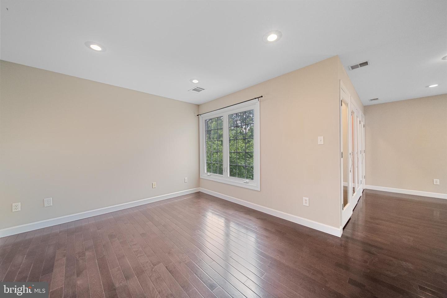 2054 MADRILLON RD, VIENNA, Virginia 22182, 4 Bedrooms Bedrooms, ,4 BathroomsBathrooms,Residential,For sale,2054 MADRILLON RD,VAFX2240190 MLS # VAFX2240190