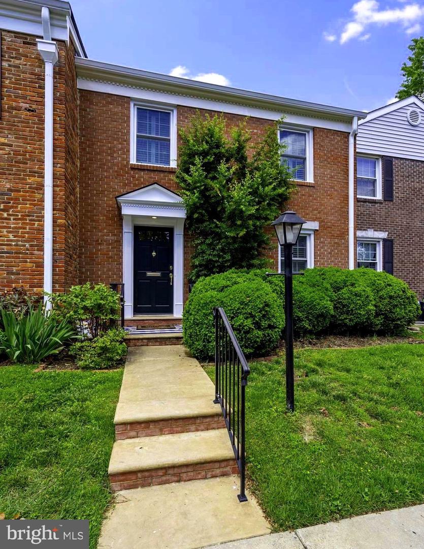 5828 WYOMISSING CT, ALEXANDRIA, Virginia 22303, 3 Bedrooms Bedrooms, ,2 BathroomsBathrooms,Residential,For sale,5828 WYOMISSING CT,VAFX2240494 MLS # VAFX2240494