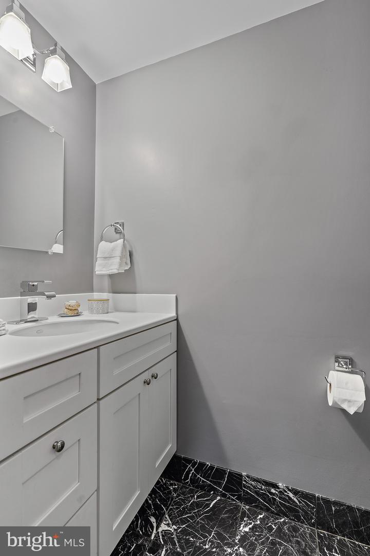 5828 WYOMISSING CT, ALEXANDRIA, Virginia 22303, 3 Bedrooms Bedrooms, ,2 BathroomsBathrooms,Residential,For sale,5828 WYOMISSING CT,VAFX2240494 MLS # VAFX2240494