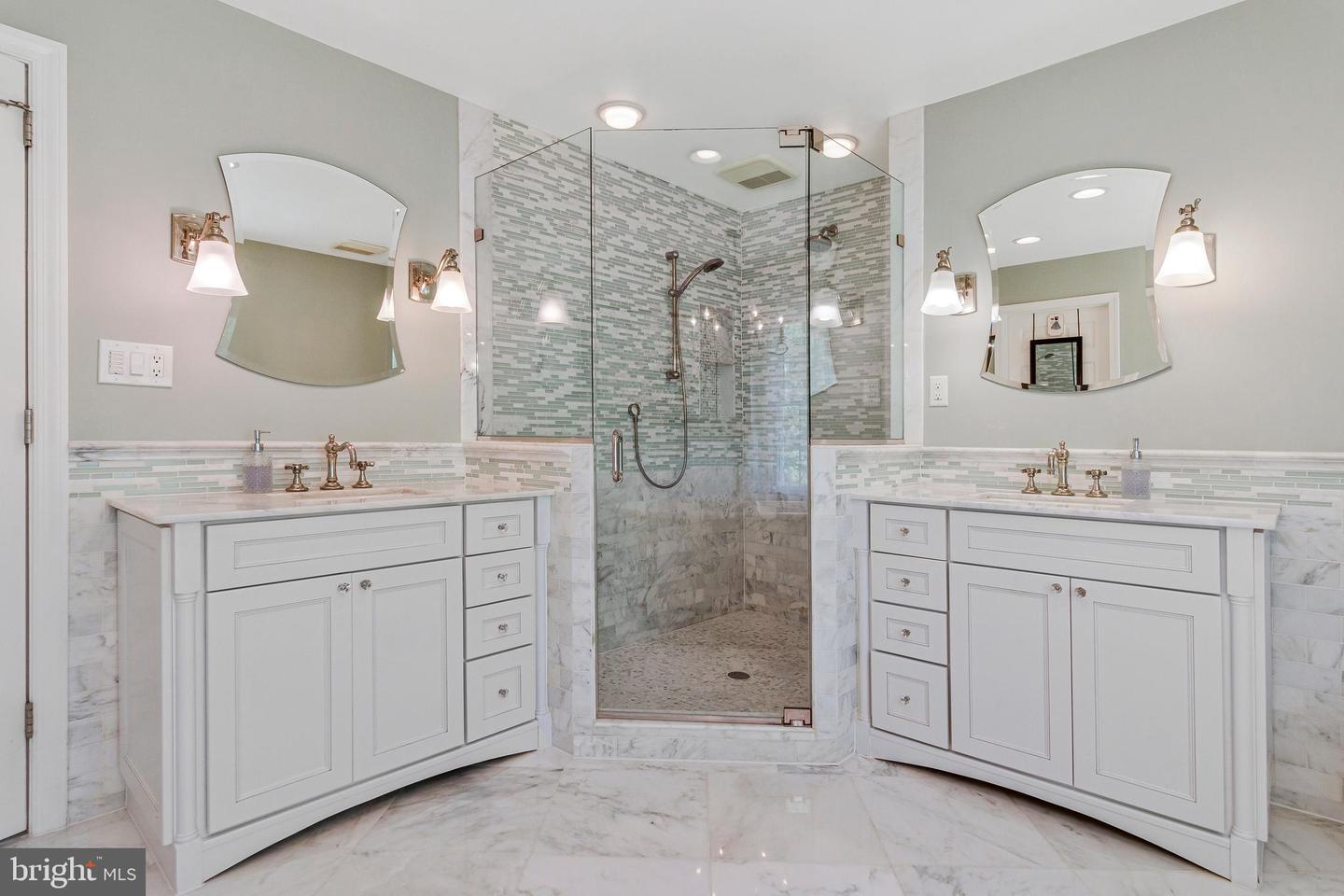 8412 RIVERSIDE RD, ALEXANDRIA, Virginia 22308, 5 Bedrooms Bedrooms, ,3 BathroomsBathrooms,Residential,For sale,8412 RIVERSIDE RD,VAFX2240536 MLS # VAFX2240536