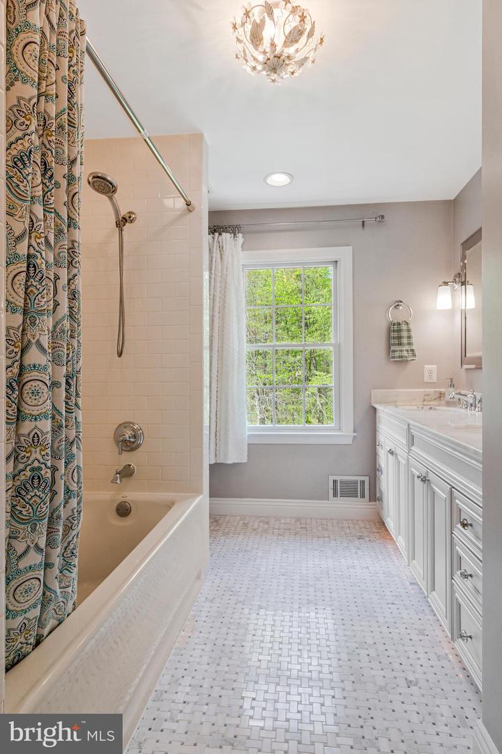 8412 RIVERSIDE RD, ALEXANDRIA, Virginia 22308, 5 Bedrooms Bedrooms, ,3 BathroomsBathrooms,Residential,For sale,8412 RIVERSIDE RD,VAFX2240536 MLS # VAFX2240536