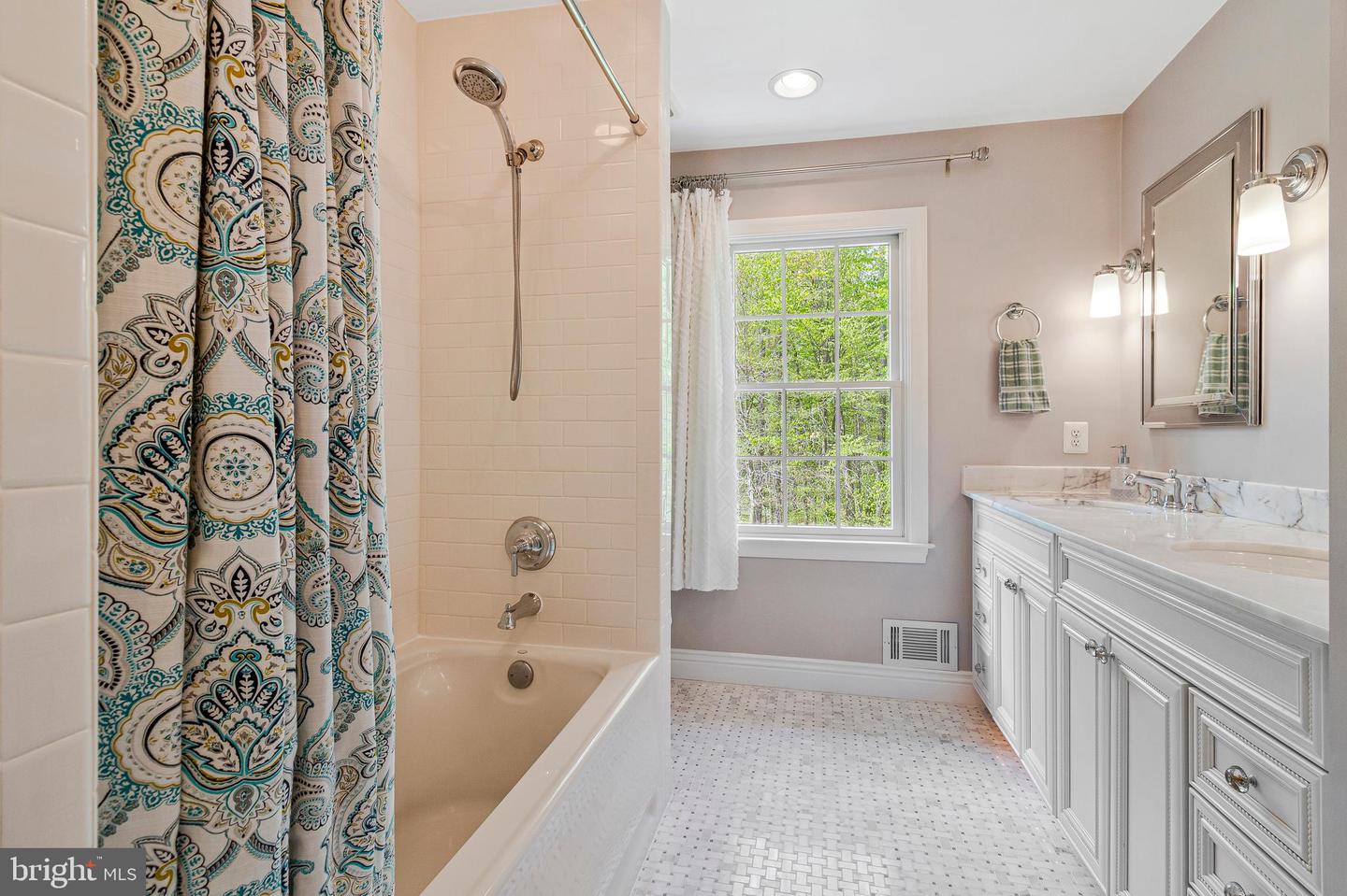 8412 RIVERSIDE RD, ALEXANDRIA, Virginia 22308, 5 Bedrooms Bedrooms, ,3 BathroomsBathrooms,Residential,For sale,8412 RIVERSIDE RD,VAFX2240536 MLS # VAFX2240536
