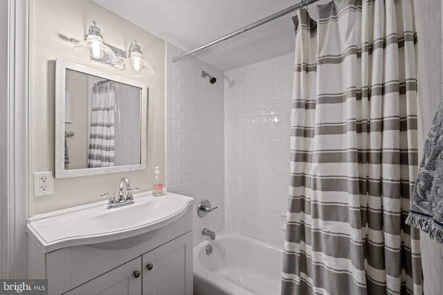 1400 MOUNT VERNON AVE #A, ALEXANDRIA, Virginia 22301, 3 Bedrooms Bedrooms, ,3 BathroomsBathrooms,Residential,For sale,1400 MOUNT VERNON AVE #A,VAAX2045292 MLS # VAAX2045292