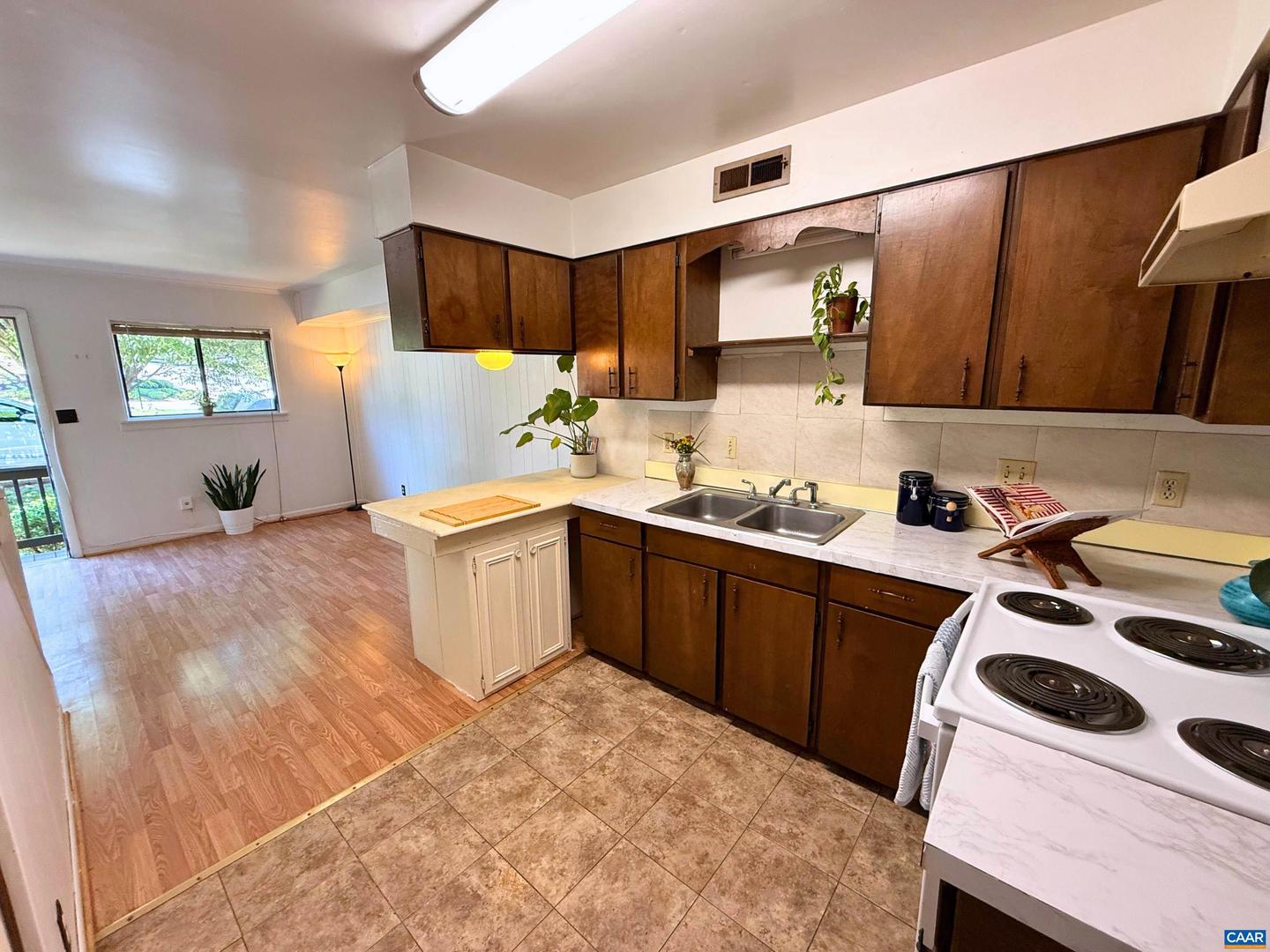 2100 JEFFERSON PARK AVE #4, CHARLOTTESVILLE, Virginia 22903, 3 Bedrooms Bedrooms, ,2 BathroomsBathrooms,Residential,For sale,2100 JEFFERSON PARK AVE #4,664463 MLS # 664463