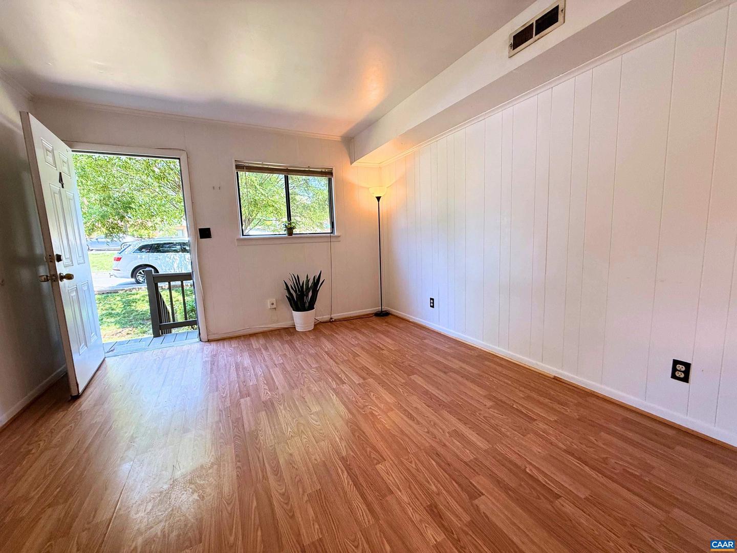 2100 JEFFERSON PARK AVE #4, CHARLOTTESVILLE, Virginia 22903, 3 Bedrooms Bedrooms, ,2 BathroomsBathrooms,Residential,For sale,2100 JEFFERSON PARK AVE #4,664463 MLS # 664463