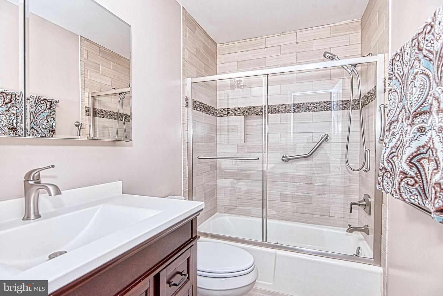 7128 DEVONSHIRE RD, ALEXANDRIA, Virginia 22307, 5 Bedrooms Bedrooms, ,3 BathroomsBathrooms,Residential,For sale,7128 DEVONSHIRE RD,VAFX2240726 MLS # VAFX2240726