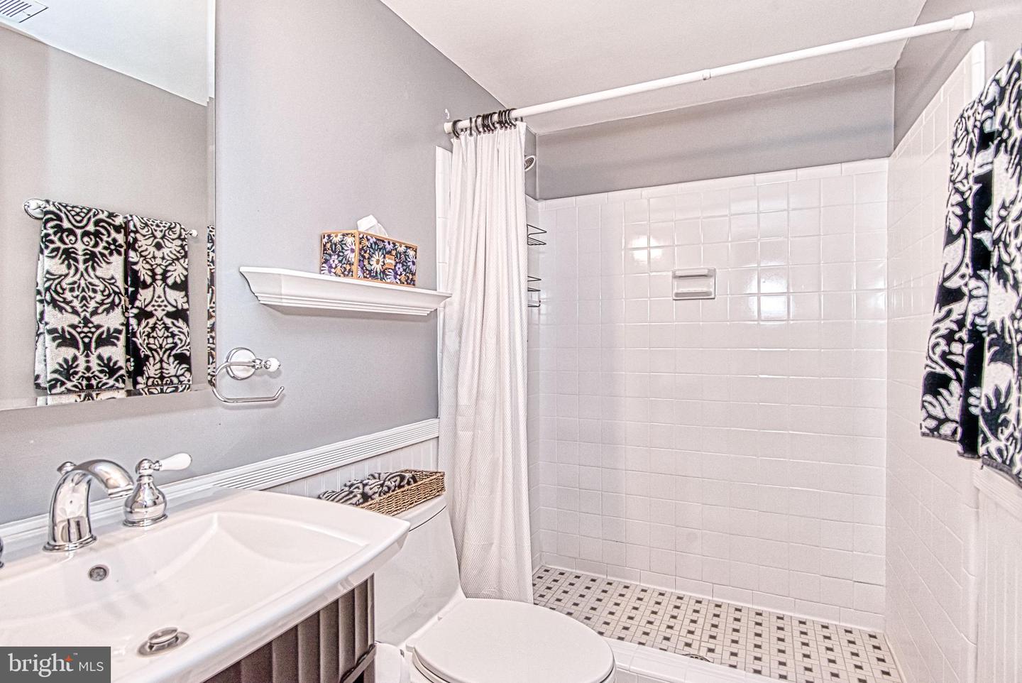 7128 DEVONSHIRE RD, ALEXANDRIA, Virginia 22307, 5 Bedrooms Bedrooms, ,3 BathroomsBathrooms,Residential,For sale,7128 DEVONSHIRE RD,VAFX2240726 MLS # VAFX2240726