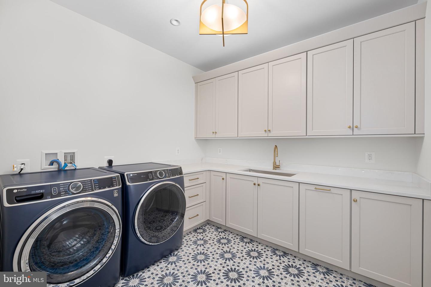 2107 ELLIOTT AVE, MCLEAN, Virginia 22101, 5 Bedrooms Bedrooms, ,5 BathroomsBathrooms,Residential,For sale,2107 ELLIOTT AVE,VAFX2240682 MLS # VAFX2240682