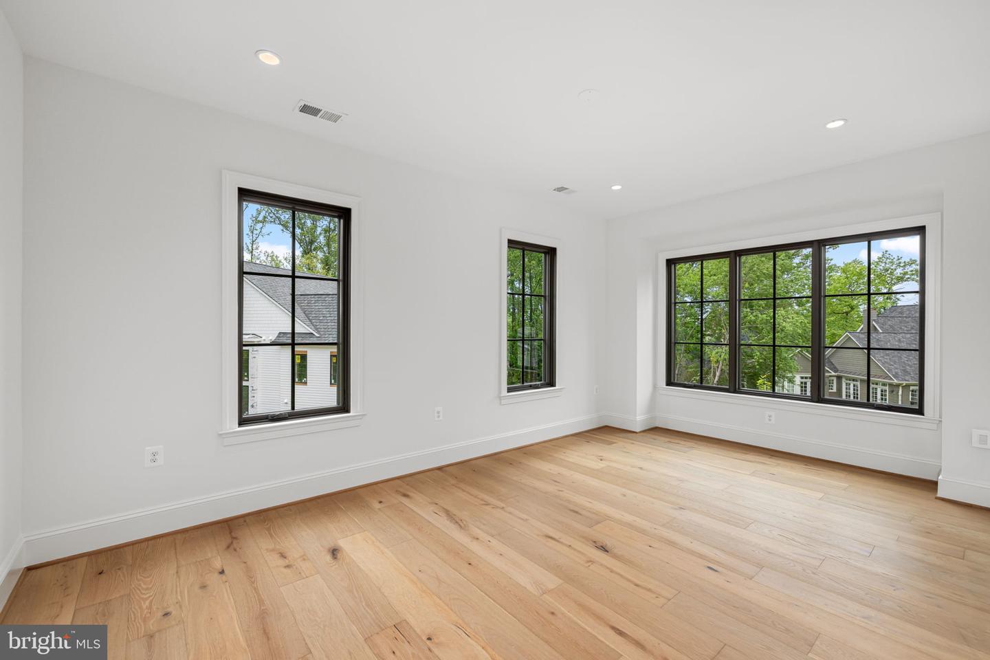 2107 ELLIOTT AVE, MCLEAN, Virginia 22101, 5 Bedrooms Bedrooms, ,5 BathroomsBathrooms,Residential,For sale,2107 ELLIOTT AVE,VAFX2240682 MLS # VAFX2240682