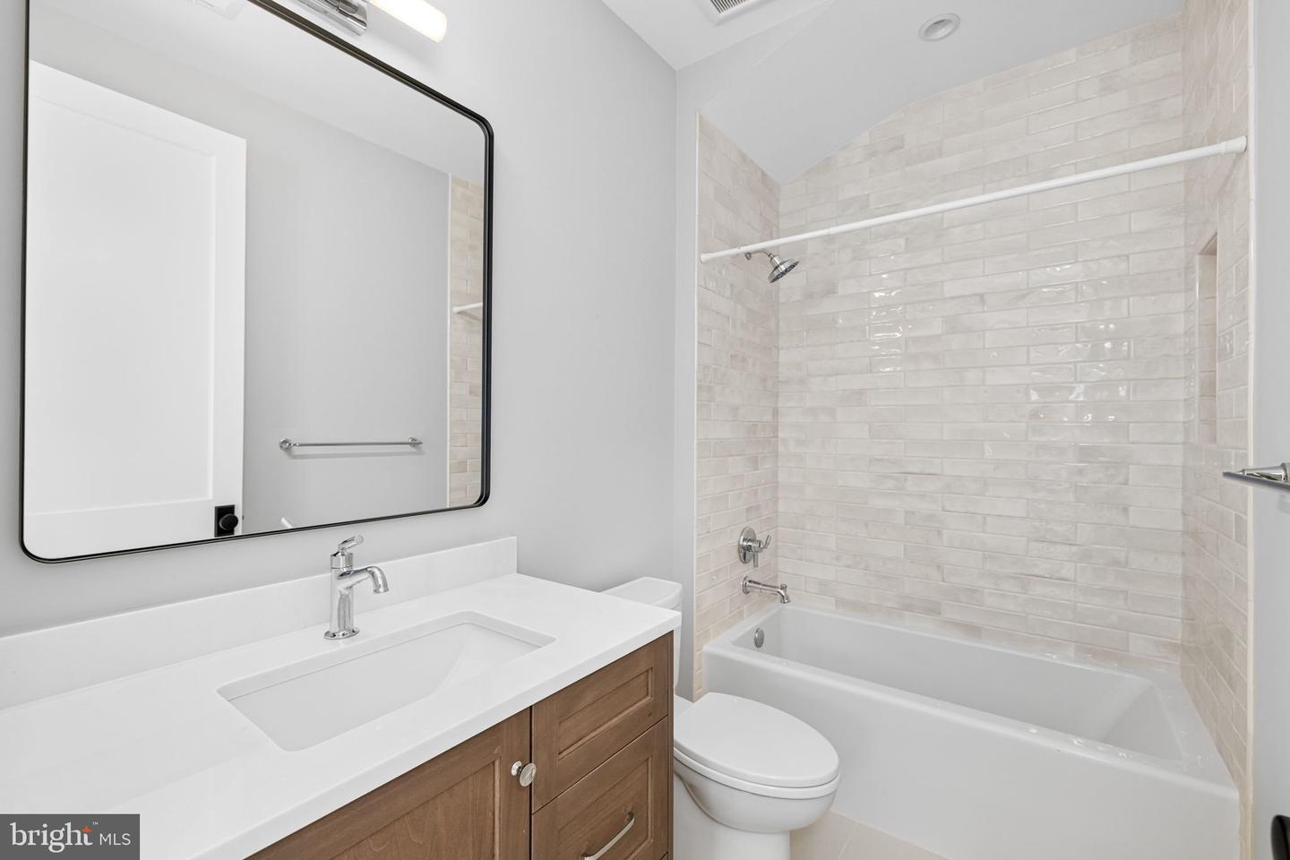 2107 ELLIOTT AVE, MCLEAN, Virginia 22101, 5 Bedrooms Bedrooms, ,5 BathroomsBathrooms,Residential,For sale,2107 ELLIOTT AVE,VAFX2240682 MLS # VAFX2240682