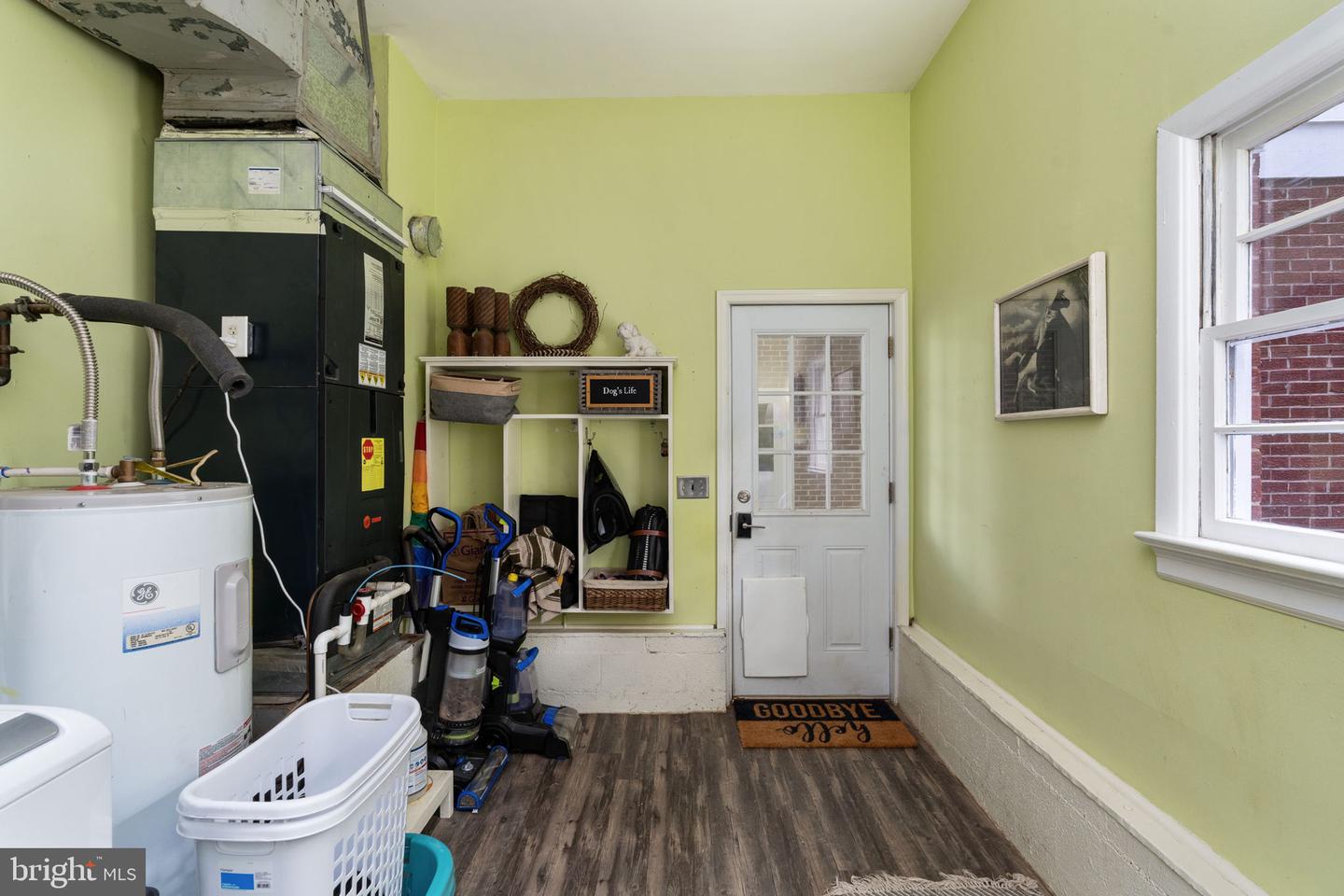 3 WESTWOOD DR, FREDERICKSBURG, Virginia 22405, 2 Bedrooms Bedrooms, ,1 BathroomBathrooms,Residential,For sale,3 WESTWOOD DR,VAST2038794 MLS # VAST2038794