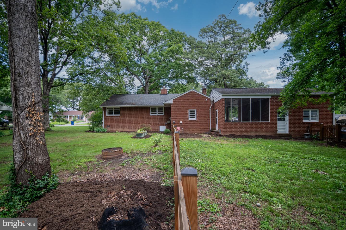 3 WESTWOOD DR, FREDERICKSBURG, Virginia 22405, 2 Bedrooms Bedrooms, ,1 BathroomBathrooms,Residential,For sale,3 WESTWOOD DR,VAST2038794 MLS # VAST2038794