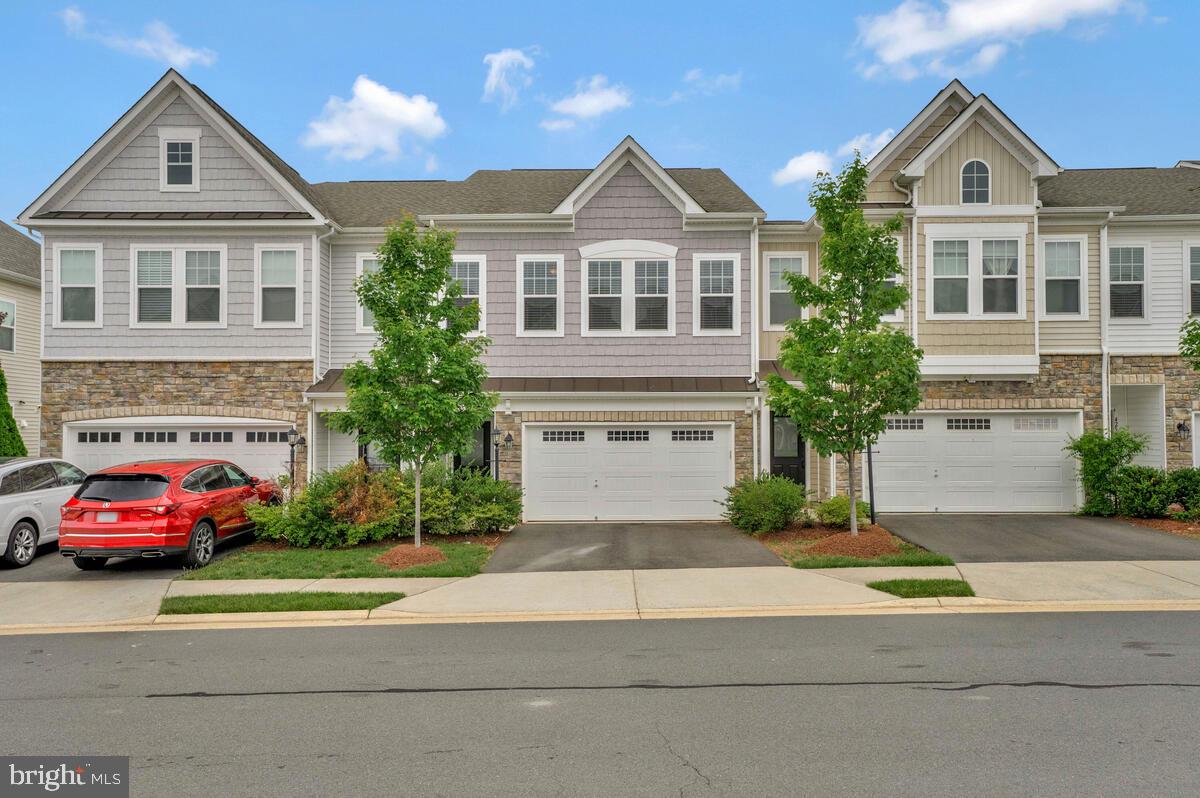 42523 BENFOLD SQ, BRAMBLETON, Virginia 20148, 3 Bedrooms Bedrooms, ,1 BathroomBathrooms,Residential,For sale,42523 BENFOLD SQ,VALO2096366 MLS # VALO2096366