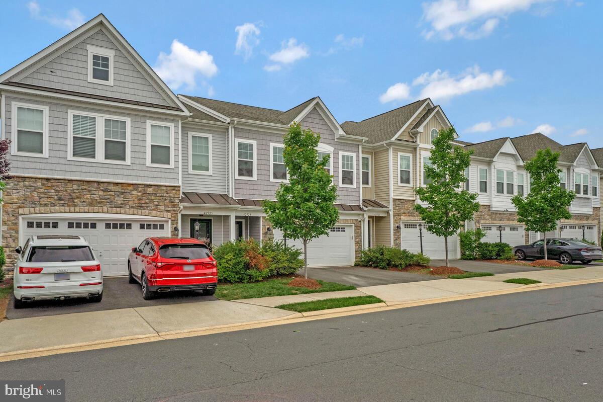42523 BENFOLD SQ, BRAMBLETON, Virginia 20148, 3 Bedrooms Bedrooms, ,1 BathroomBathrooms,Residential,For sale,42523 BENFOLD SQ,VALO2096366 MLS # VALO2096366