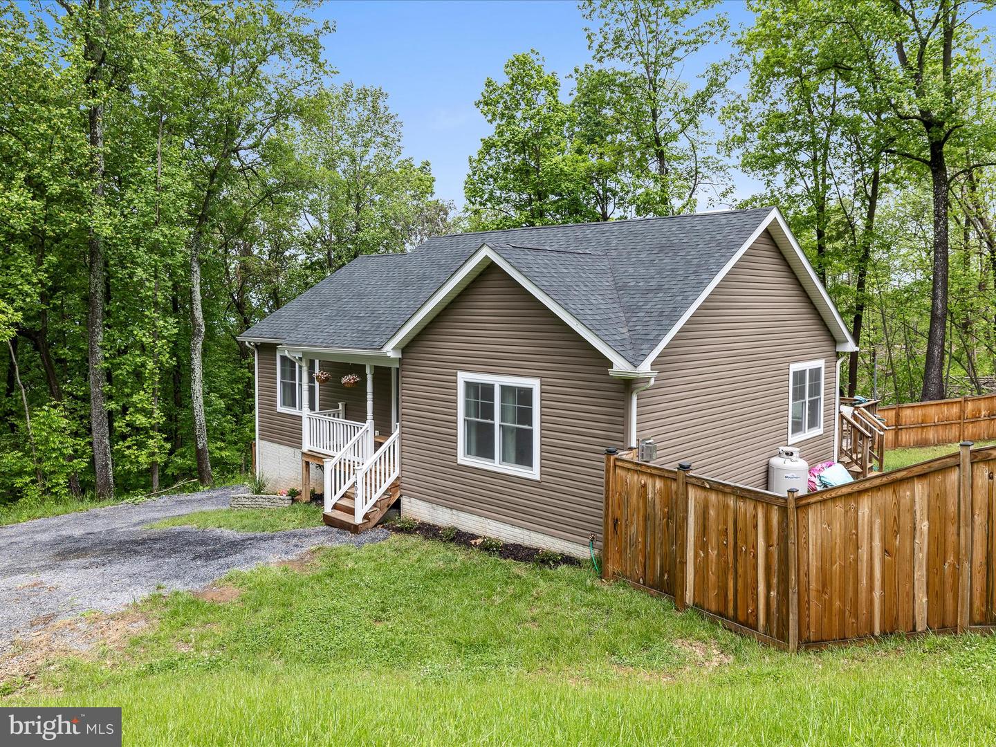 1400 HIGH TOP RD, LINDEN, Virginia 22642, 3 Bedrooms Bedrooms, ,2 BathroomsBathrooms,Residential,For sale,1400 HIGH TOP RD,VAWR2011162 MLS # VAWR2011162