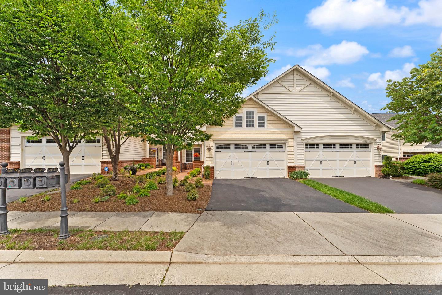 44360 OAKMONT MANOR SQ, ASHBURN, Virginia 20147, 2 Bedrooms Bedrooms, ,2 BathroomsBathrooms,Residential,For sale,44360 OAKMONT MANOR SQ,VALO2096650 MLS # VALO2096650