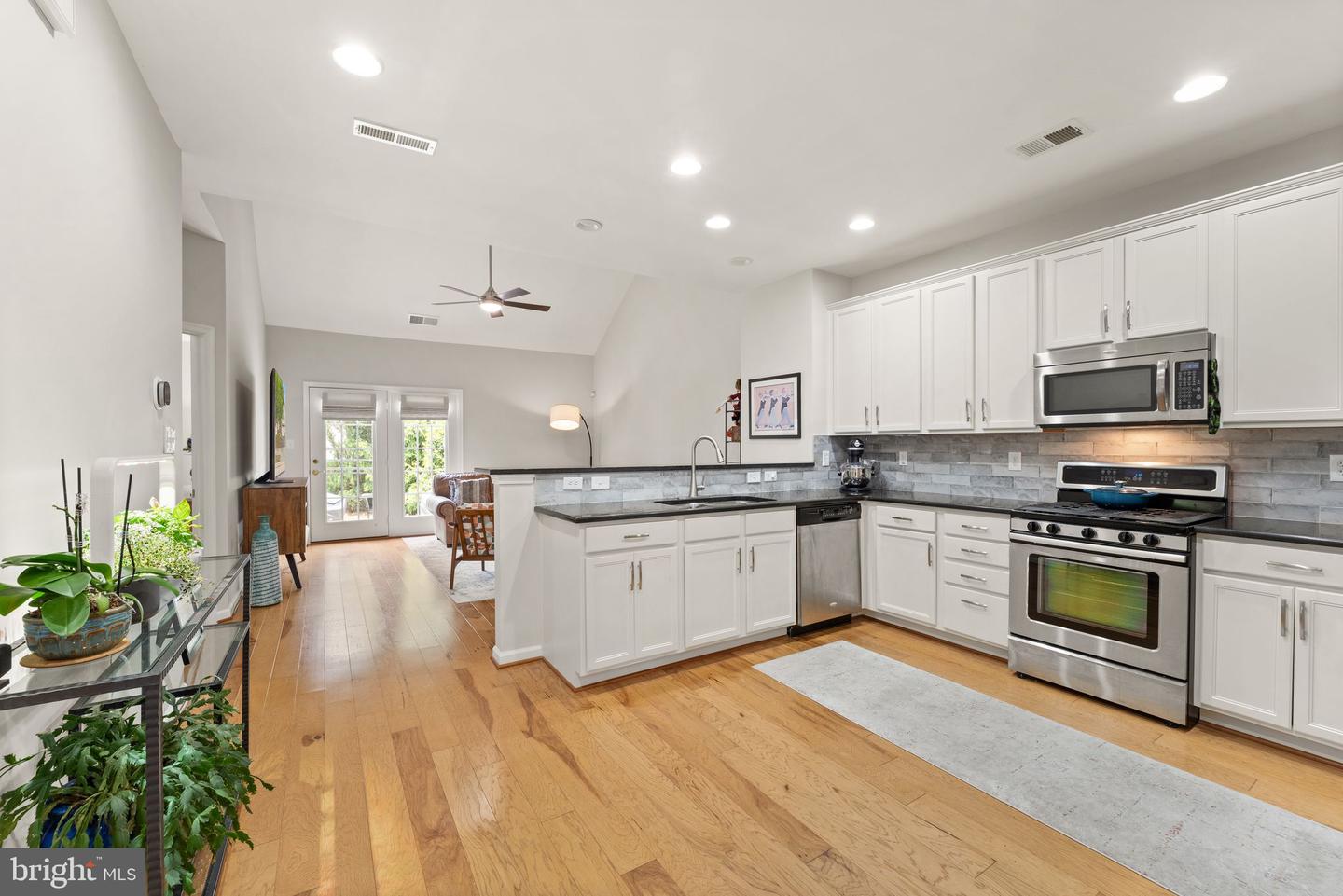 44360 OAKMONT MANOR SQ, ASHBURN, Virginia 20147, 2 Bedrooms Bedrooms, ,2 BathroomsBathrooms,Residential,For sale,44360 OAKMONT MANOR SQ,VALO2096650 MLS # VALO2096650