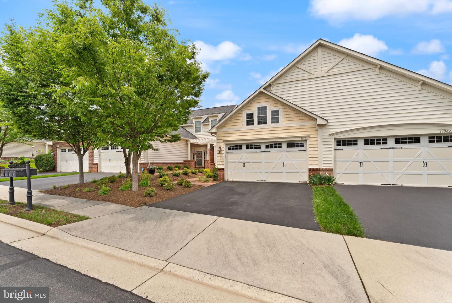 44360 OAKMONT MANOR SQ, ASHBURN, Virginia 20147, 2 Bedrooms Bedrooms, ,2 BathroomsBathrooms,Residential,For sale,44360 OAKMONT MANOR SQ,VALO2096650 MLS # VALO2096650