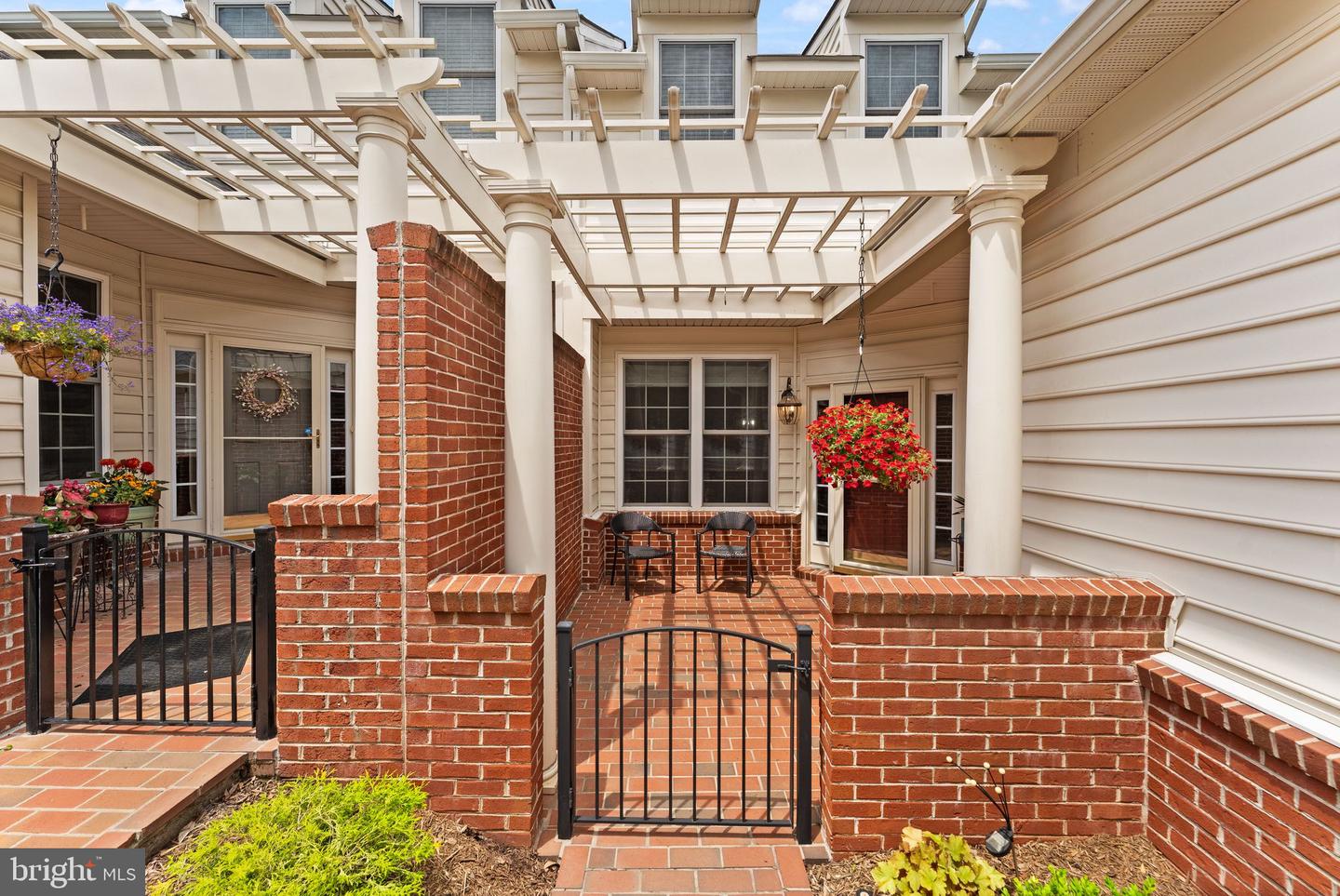 44360 OAKMONT MANOR SQ, ASHBURN, Virginia 20147, 2 Bedrooms Bedrooms, ,2 BathroomsBathrooms,Residential,For sale,44360 OAKMONT MANOR SQ,VALO2096650 MLS # VALO2096650