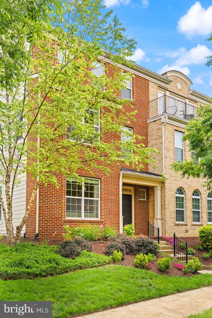 19436 COPPERMINE SQ, LEESBURG, Virginia 20176, 5 Bedrooms Bedrooms, ,4 BathroomsBathrooms,Residential,For sale,19436 COPPERMINE SQ,VALO2096680 MLS # VALO2096680