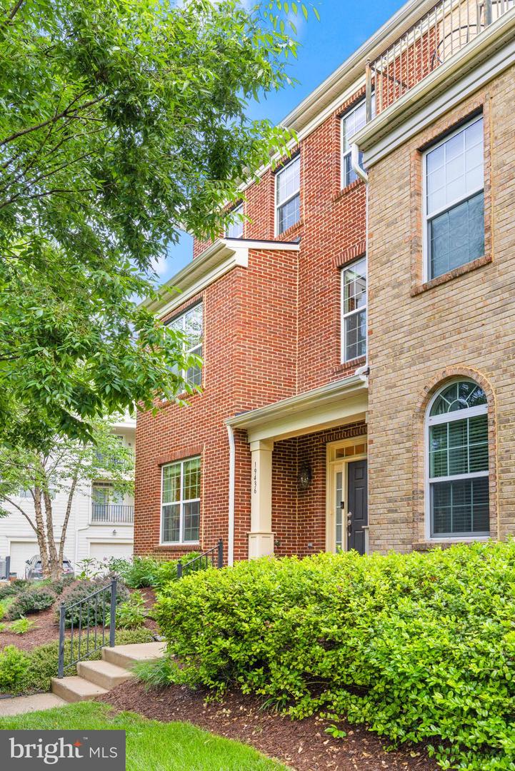 19436 COPPERMINE SQ, LEESBURG, Virginia 20176, 5 Bedrooms Bedrooms, ,4 BathroomsBathrooms,Residential,For sale,19436 COPPERMINE SQ,VALO2096680 MLS # VALO2096680