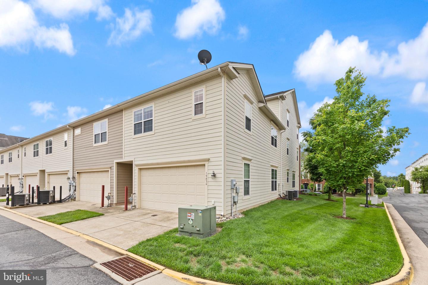 19436 COPPERMINE SQ, LEESBURG, Virginia 20176, 5 Bedrooms Bedrooms, ,4 BathroomsBathrooms,Residential,For sale,19436 COPPERMINE SQ,VALO2096680 MLS # VALO2096680