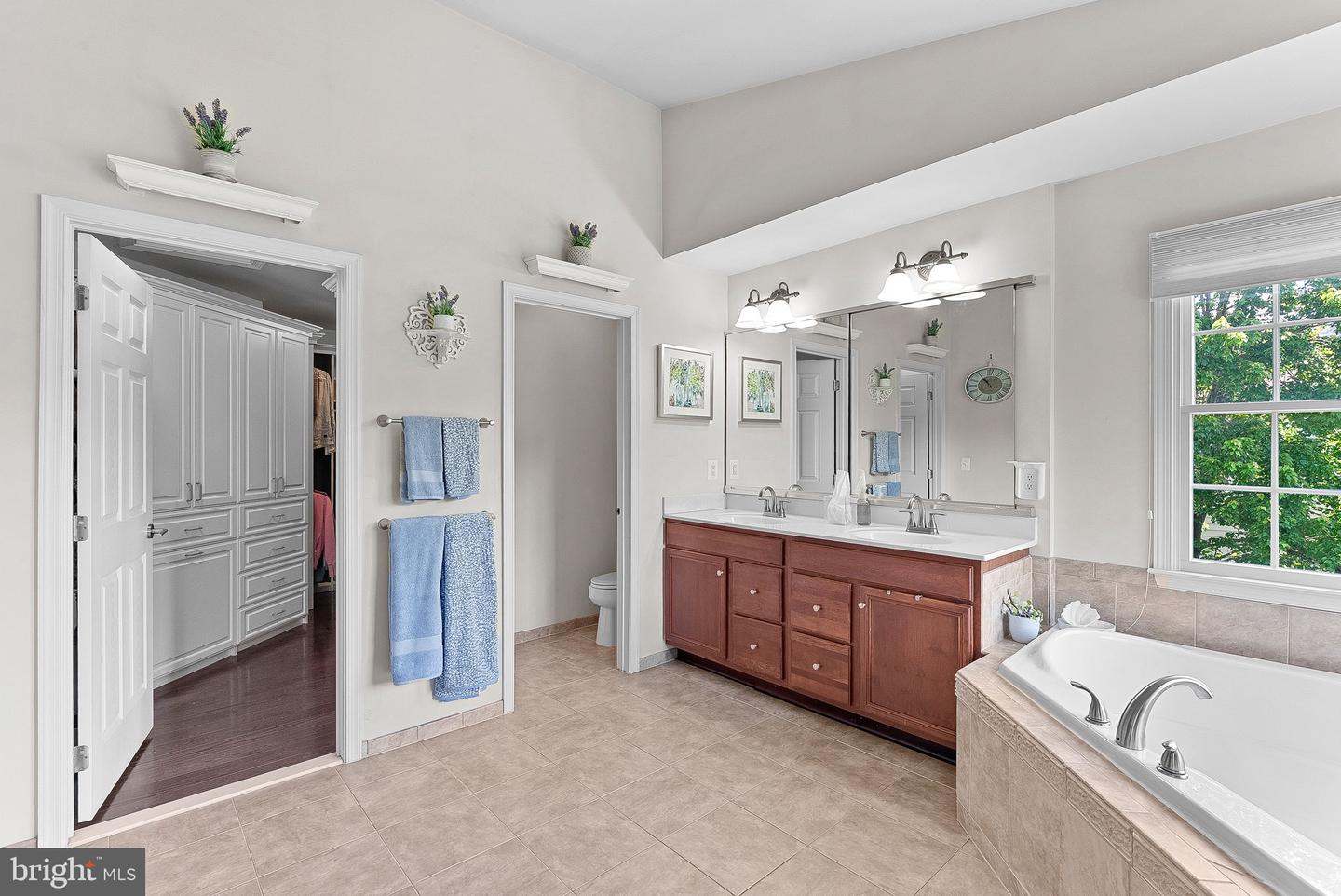 20131 MUIRFIELD VILLAGE CT, ASHBURN, Virginia 20147, 4 Bedrooms Bedrooms, ,3 BathroomsBathrooms,Residential,For sale,20131 MUIRFIELD VILLAGE CT,VALO2096604 MLS # VALO2096604