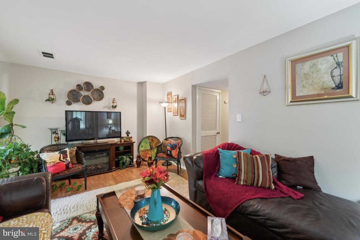 14436 FALMOUTH DR, WOODBRIDGE, Virginia 22193, 3 Bedrooms Bedrooms, ,1 BathroomBathrooms,Residential,For sale,14436 FALMOUTH DR,VAPW2094736 MLS # VAPW2094736