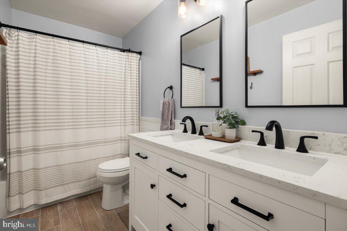 305 DAFFODIL CT, PURCELLVILLE, Virginia 20132, 5 Bedrooms Bedrooms, ,3 BathroomsBathrooms,Residential,For sale,305 DAFFODIL CT,VALO2096638 MLS # VALO2096638