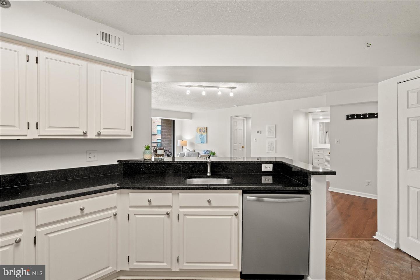 1200 BRADDOCK PL #512, ALEXANDRIA, Virginia 22314, 2 Bedrooms Bedrooms, 6 Rooms Rooms,2 BathroomsBathrooms,Residential,For sale,1200 BRADDOCK PL #512,VAAX2045418 MLS # VAAX2045418