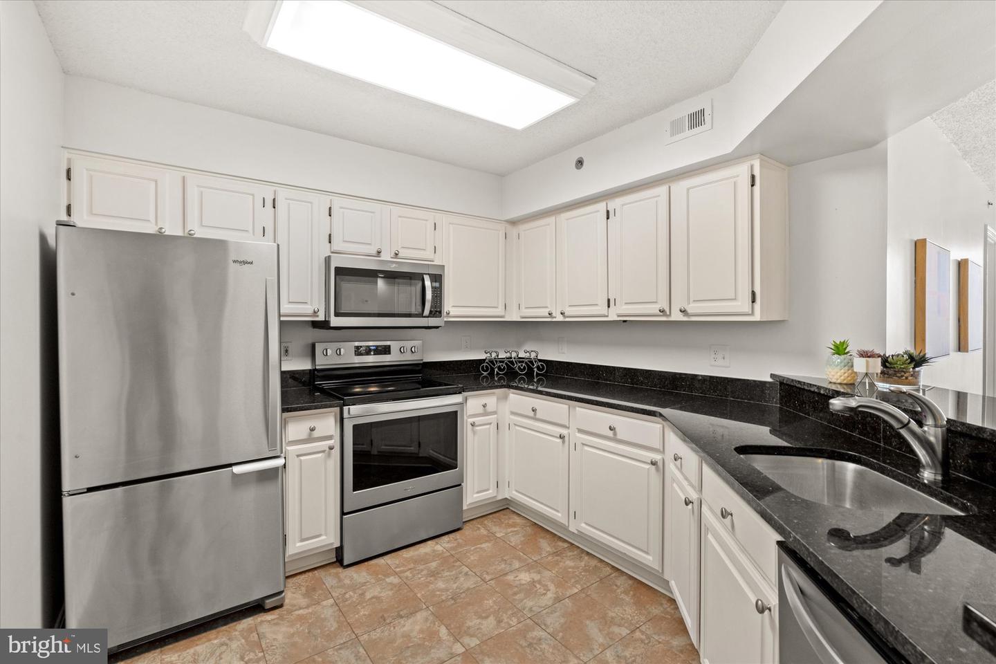 1200 BRADDOCK PL #512, ALEXANDRIA, Virginia 22314, 2 Bedrooms Bedrooms, 6 Rooms Rooms,2 BathroomsBathrooms,Residential,For sale,1200 BRADDOCK PL #512,VAAX2045418 MLS # VAAX2045418
