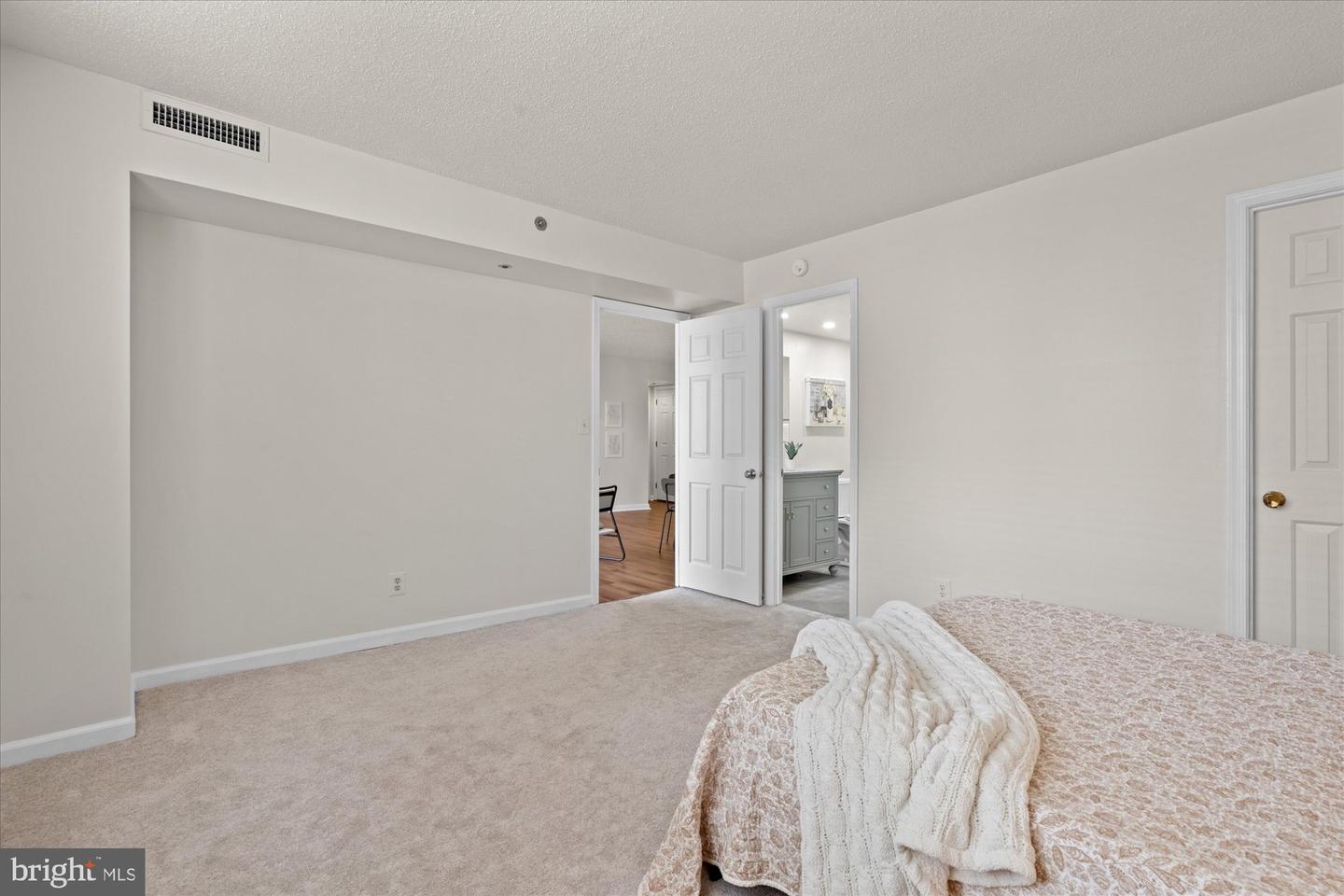 1200 BRADDOCK PL #512, ALEXANDRIA, Virginia 22314, 2 Bedrooms Bedrooms, 6 Rooms Rooms,2 BathroomsBathrooms,Residential,For sale,1200 BRADDOCK PL #512,VAAX2045418 MLS # VAAX2045418