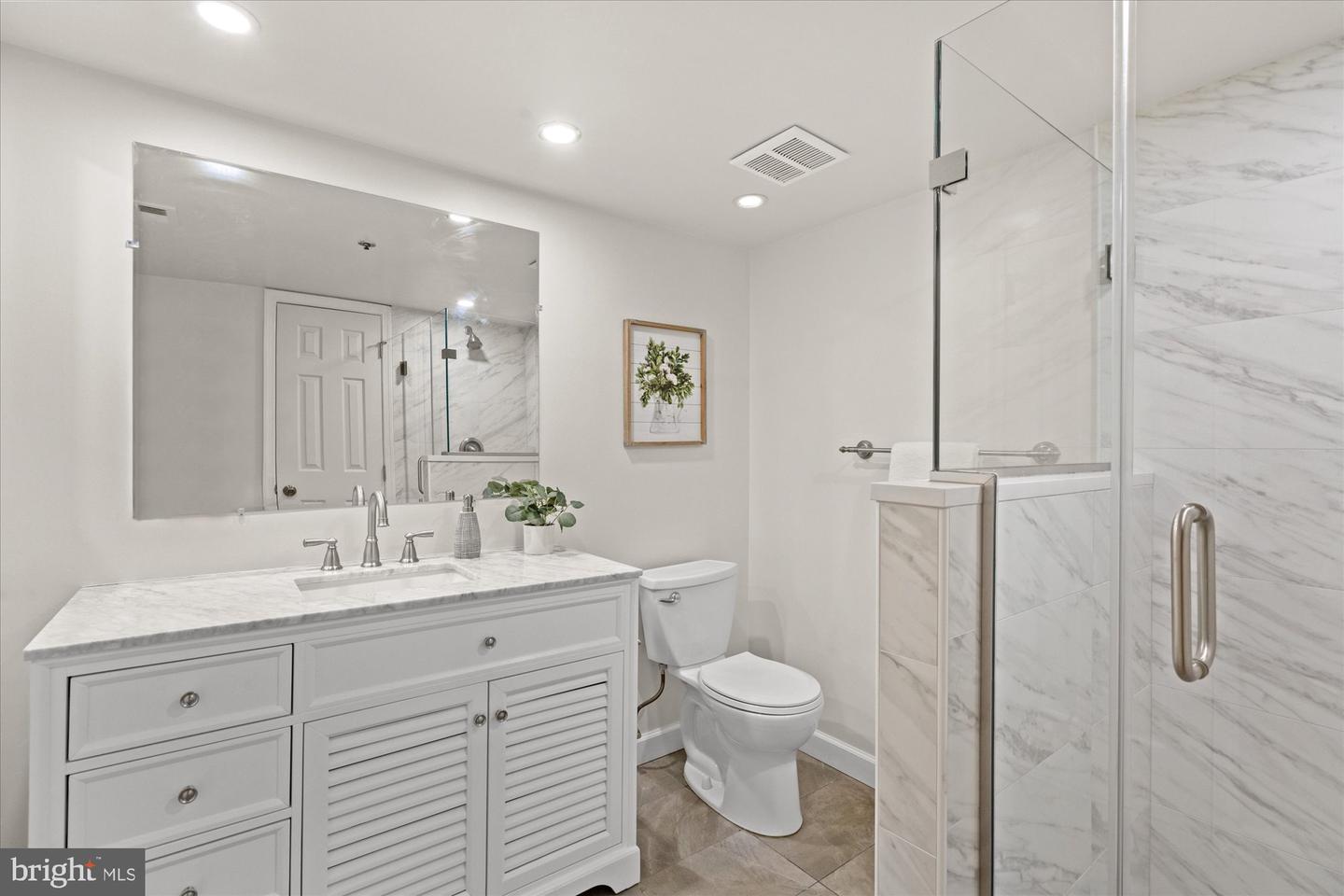 1200 BRADDOCK PL #512, ALEXANDRIA, Virginia 22314, 2 Bedrooms Bedrooms, 6 Rooms Rooms,2 BathroomsBathrooms,Residential,For sale,1200 BRADDOCK PL #512,VAAX2045418 MLS # VAAX2045418