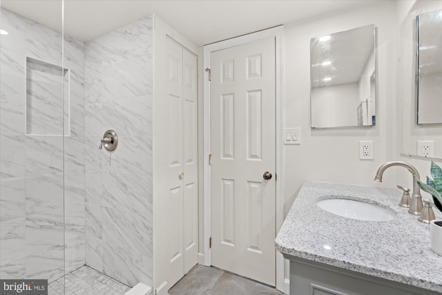 1200 BRADDOCK PL #512, ALEXANDRIA, Virginia 22314, 2 Bedrooms Bedrooms, 6 Rooms Rooms,2 BathroomsBathrooms,Residential,For sale,1200 BRADDOCK PL #512,VAAX2045418 MLS # VAAX2045418
